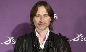 StargateUniverse_RobertCarlyle-thumb-400x242-14993
