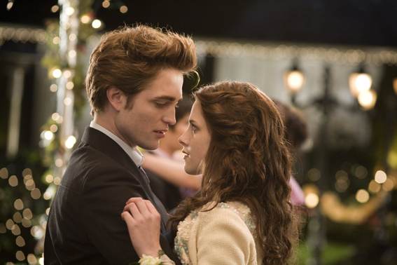bella-edward-twilight-series-2521611-567-378.jpg