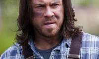 Leverage_310_2_Christian-Kane_Ph-Erik-Heinila_19556_010_0208_R-200x300