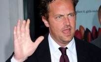 matthew-perry-missing-finger-tip-300x280