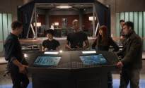Peter & Alternate Fringe Division (Josh Jackson, Jasika Nicole, Lance Reddick, Anna Torv, Seth Gabel)