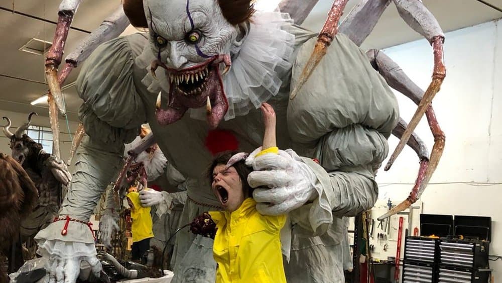 This Pennywise The Clown Halloween Animatronic Prop is Absolutely Terrifying This Pennywise The Clown Halloween Animatronic Prop is Absolutely Terrifying