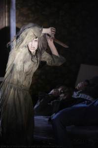 4-11-family-remains-episode-stills-supernatural-dean-with-iron-bar7 Dean Attacked by Nell