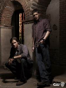 CW Season 4 Promo Shot Jared kneels so Jensen looks like a big boy;)