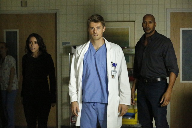 Agents Of S H I E L D Season 3 Photos Daisy And Mack Team Up Lincoln Scrubs In Agents Of S H I E L D Season 3 Photos Daisy And Mack Team Up Lincoln Scrubs In