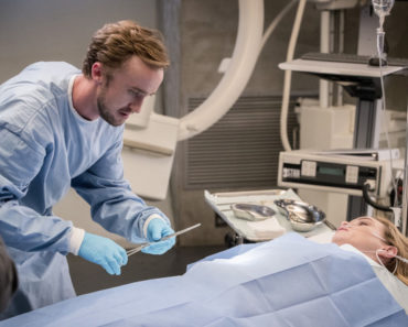 The Flash Season 3 Episode 18 Review: "Abra Kadabra"