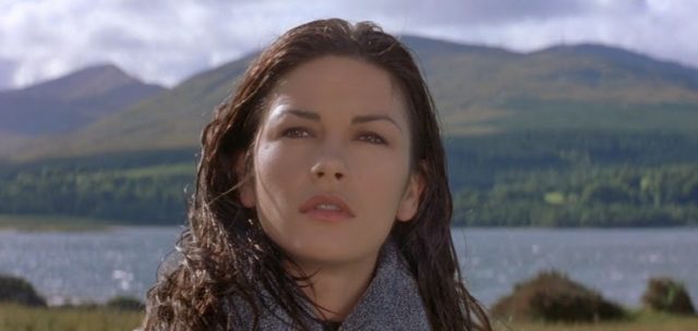 Entrapment-1999-Catherine-Zeta-Jones-32-640x304.jpg