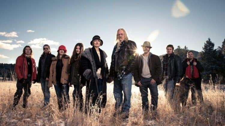 Fans Have No Idea If Alaskan Bush People Is Scripted Or Not Alaskan Bush People Fortnite Alaskan Bush People Fortnite Fans Have No Idea If Alaskan Bush People Is Scripted Or Not