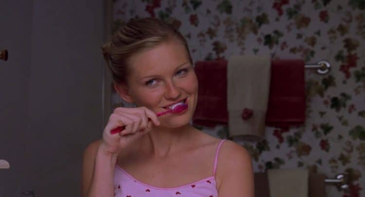 Why Don�t They Use Tooth Paste in Teeth Brushing Scenes in